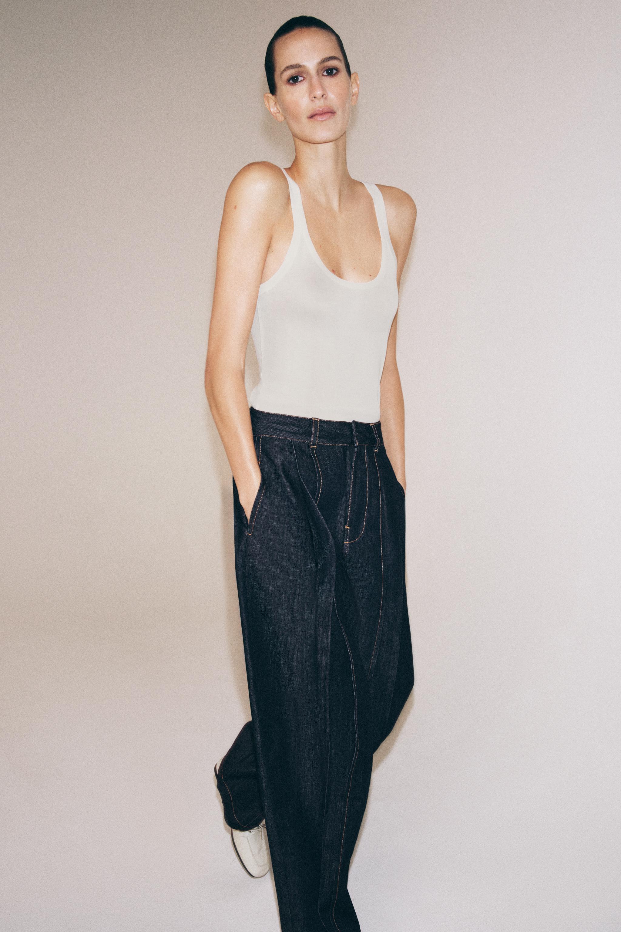 TOP EN MAILLE FINE SANS MANCHES